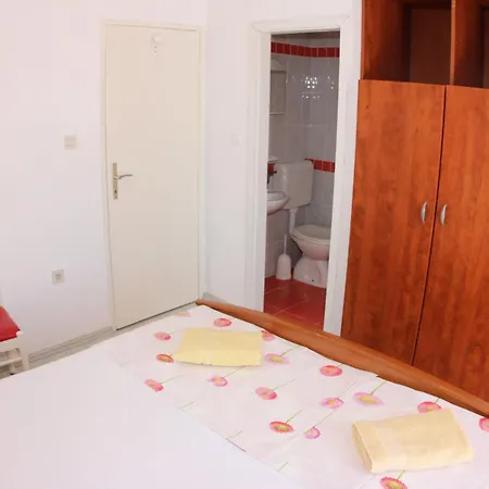 ゲストハウス Surlin フヴァル