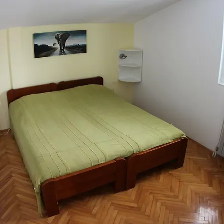 ゲストハウス Surlin フヴァル