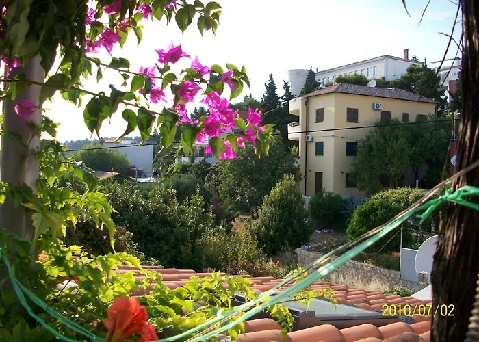 בית הארחה Surlin